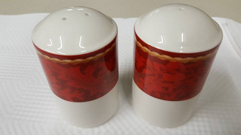 lot 5972 image: Hallmark Home Collection Salt & Pepper Shakers