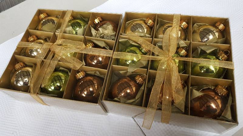 lot 5976 image: Two new set of Christmas ornaments