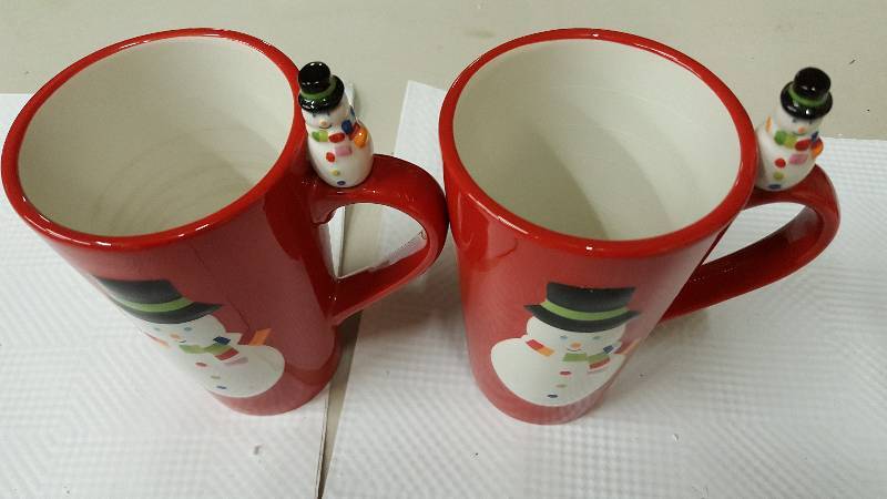 lot 5980 image: Pair nice Festive hot drink glass cups with snow men