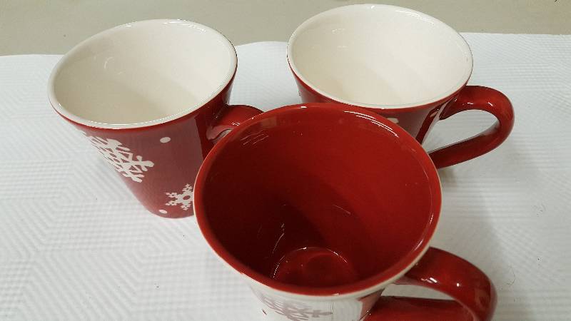 lot 5981 image: Pair nice Festive hot drink glass cups with snow flakes