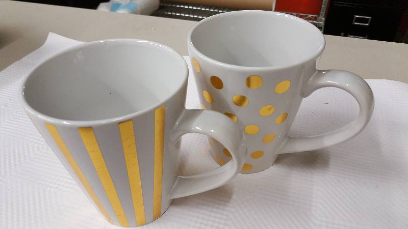 lot 5982 image: Pair nice Festive hot drink glass cups