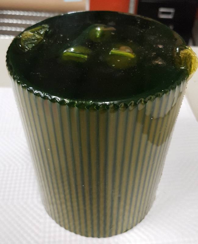 lot 5932 image: New Forrest Green 3 wick candle 6x4.5