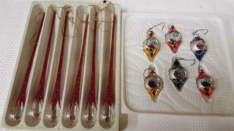 lot 5939 image: Holiday ornaments