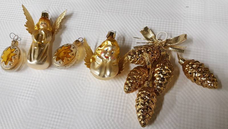 lot 5943 image: Gold Christmas ornaments