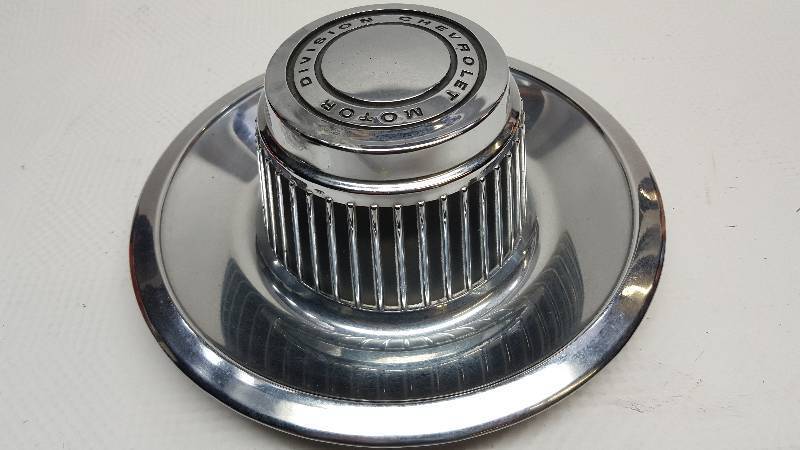lot 6186 image: Factory Chevrolet Rally wheel Derby center cap in very nice condition.  Might not be concourse but a nice driver cap