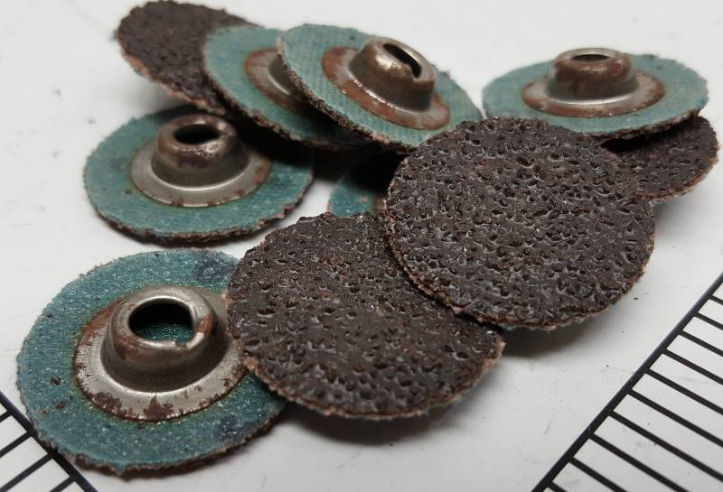 lot 6849 image: New pack of 10 Norton R228 Metalite Speed-Lok Abrasive Discs Cloth Backing Aluminum Oxide 1 Diameter Grit 50