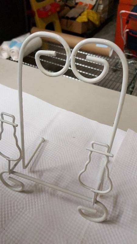 lot 5952 image: Snowman napkin holder