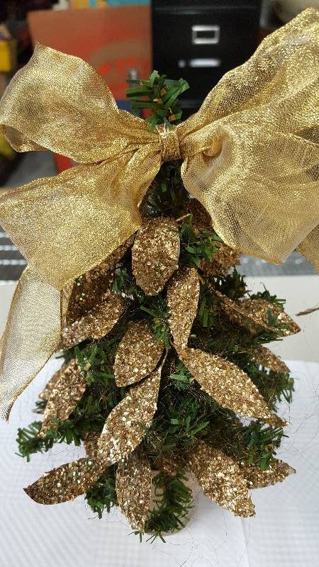 lot 5954 image: Potted tree with gold. 11 tall.  Great to sit on a shelf