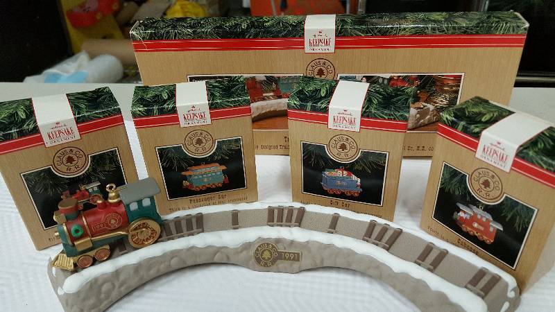 lot 5900 image: Hallmark Keepsake Train Trestle.  Display stand with train set