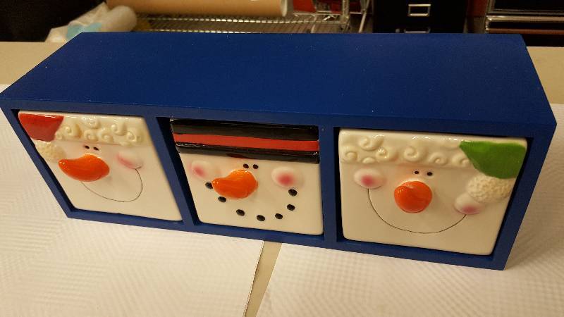 lot 5904 image: Three drawers snowman box