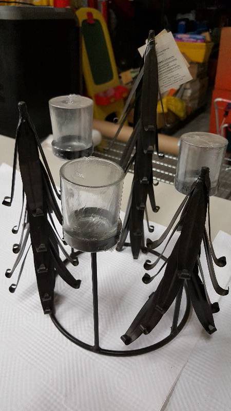lot 5905 image: Brand New Rustic tree votive candle holder decor