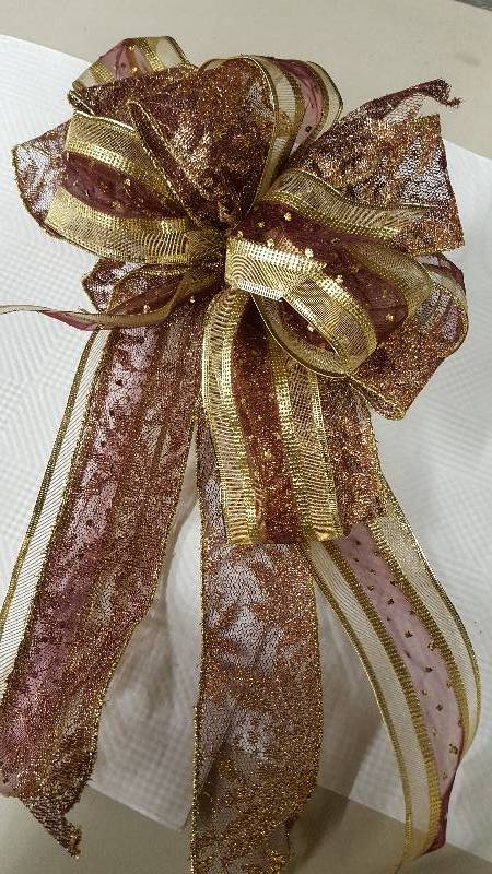 lot 5907 image: Finished holiday ribbon bow ready to hang