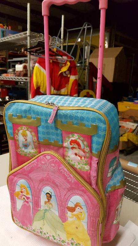 lot 5908 image: Girls princess luggage with handle and rollers 17 tall. Several zipper compartments.