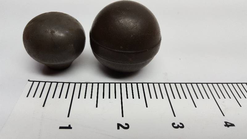 lot 6036 image: A pair of Bakelite shifter or control lever knobs with the 516 fine thread metal inserts