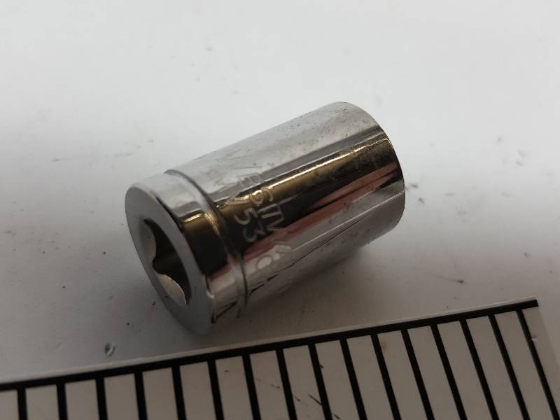 lot 8488 image: New Grainger #5MV53 Chrome Vanadium 716 shallow well Socket with 14 Drive Size and Chrome Finish