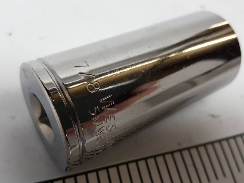 lot 8489 image: New Grainger #5MV07 Chrome Vanadium 78 deep well Socket with 38 Drive Size and Chrome Finish