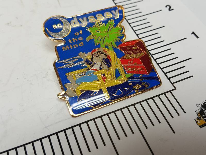 lot 8717 image: Another one of those collectable hat or lapel pins most are finished with wild porcelain colors.