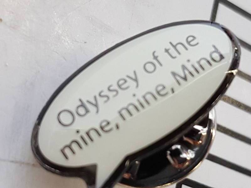 lot 8739 image: Another one of those collectable hat or lapel pins most are finished with wild porcelain colors.  Look the photos over real good and put your bid down.