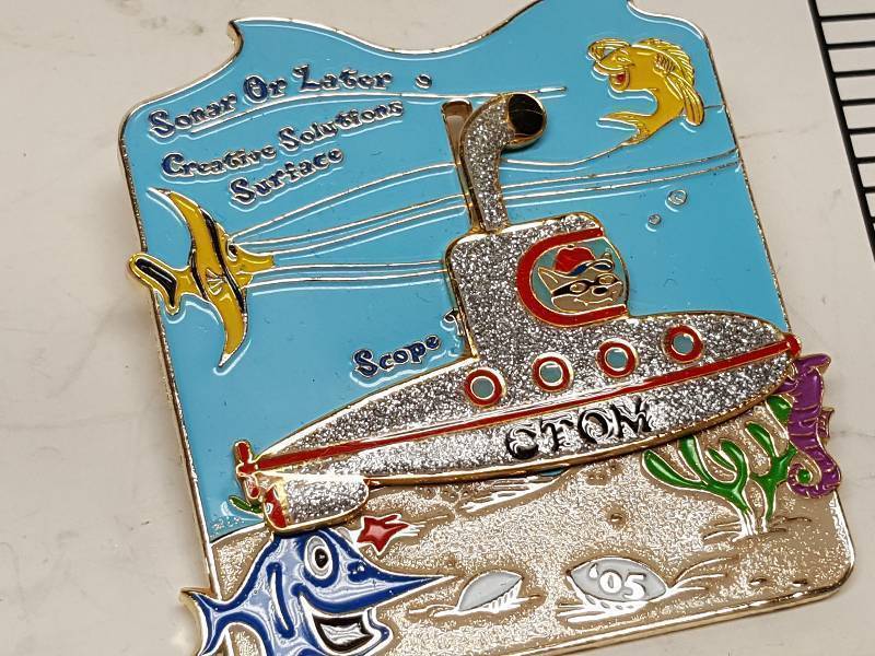 lot 8746 image: Another one of those collectable hat or lapel pins most are finished with wild porcelain colors.