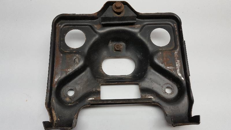 lot 6038 image: No rust and a nice universal 10 X 7 battery tray