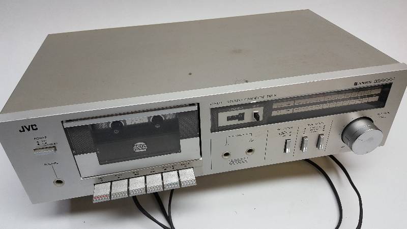 lot 6053 image: JVC KD-D2 Stereo Cassette Deck unit powers up fine