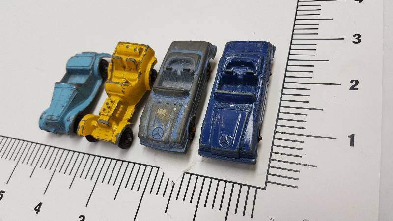 lot 6054 image: Set of 4 metal Tootsietoy assorted cars
