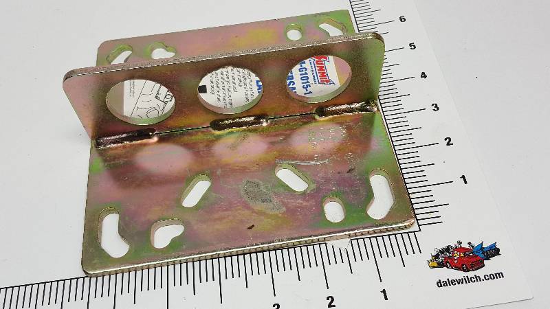 lot 6059 image: Summit Racing� Engine Lift Plate SUM-G1015-1 Fits most 2 and 4 barrel intake manifolds, including Dominator