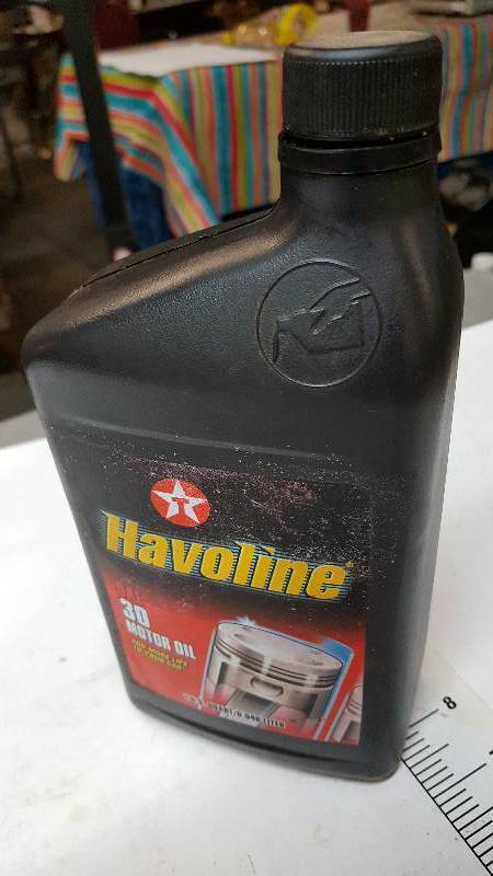 lot 6833 image: New quart of Havoline 30 wt 3D motor oil