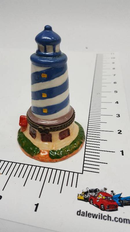 lot 5778 image: Glass Table or stove top Christmas decoration