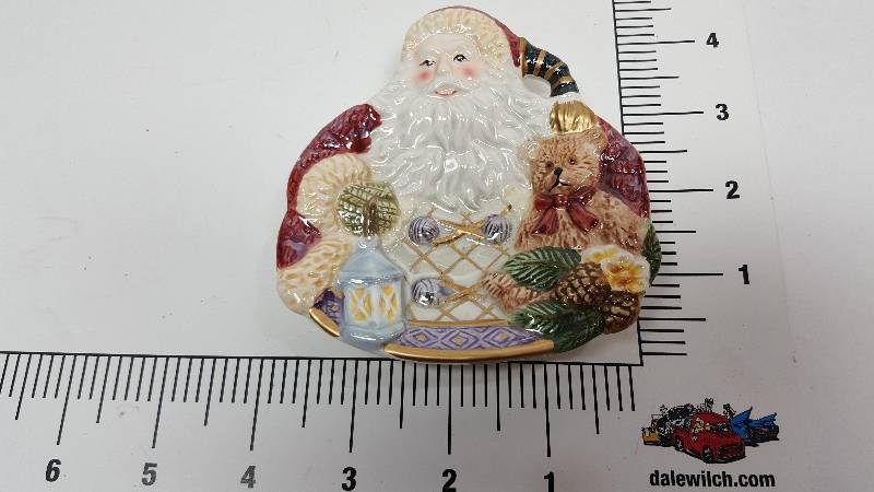 lot 5776-2 image: Glass Table or stove top Christmas decoration