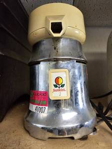 lot 41007 image: Sunkist Juice Extractor