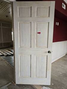 lot 41033 image: Interior Solid Core Door