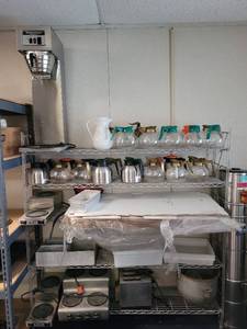 lot 41112 image: Contents of Shelf - Bloomfield Coffee Brewer and Pots, Bunn Burner, , Boxes