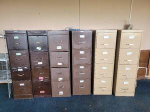 lot 41137 image: 6 Filing Cabinets
