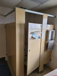 lot 41147 image: One Stall Unit