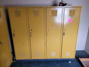 lot 41151 image: Yellow Locker Unit
