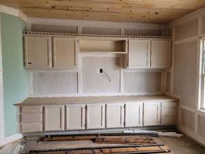 lot 41155 image: Cabinetry Unit - 12 Foot