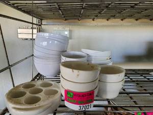 lot 37021 image: Assortment Of Bowls