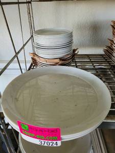 lot 37024 image: Lot Of Oneida Dishes
