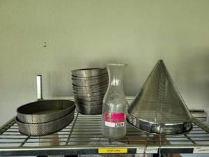 lot 37039 image: Sifter And Metal Dinner Baskets