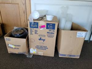 lot 37045 image: Lot Of Dart Squat Bowls  Plates and Plastic Silverware