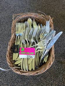 lot 37067 image: Lot Of Silverware