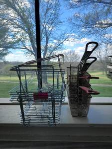 lot 37106 image: Frying Baskets And Wire Holders For Pans