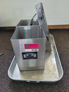 lot 37107 image: Lot Of Kitchen Essentials