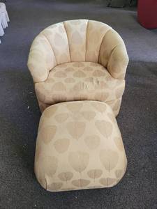 lot 37163 image: Yellow Leaf Pattern Swivel Chair With Ottoman