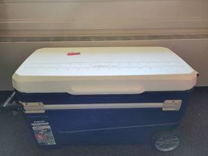lot 37169 image: Igloo Cooler On Wheels