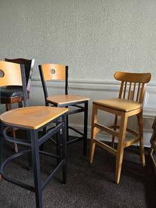 lot 37183 image: Lot Of 3 Bar Height Chairs