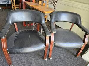 lot 37186 image: Lot Of 2 Rolling Office Chairs