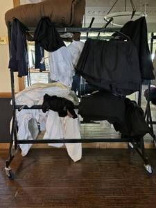 lot 37284 image: Linen Rack W Assorted Linen