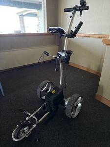 lot 37296 image: Bat Caddy X4 Classic Electric Golf Caddy